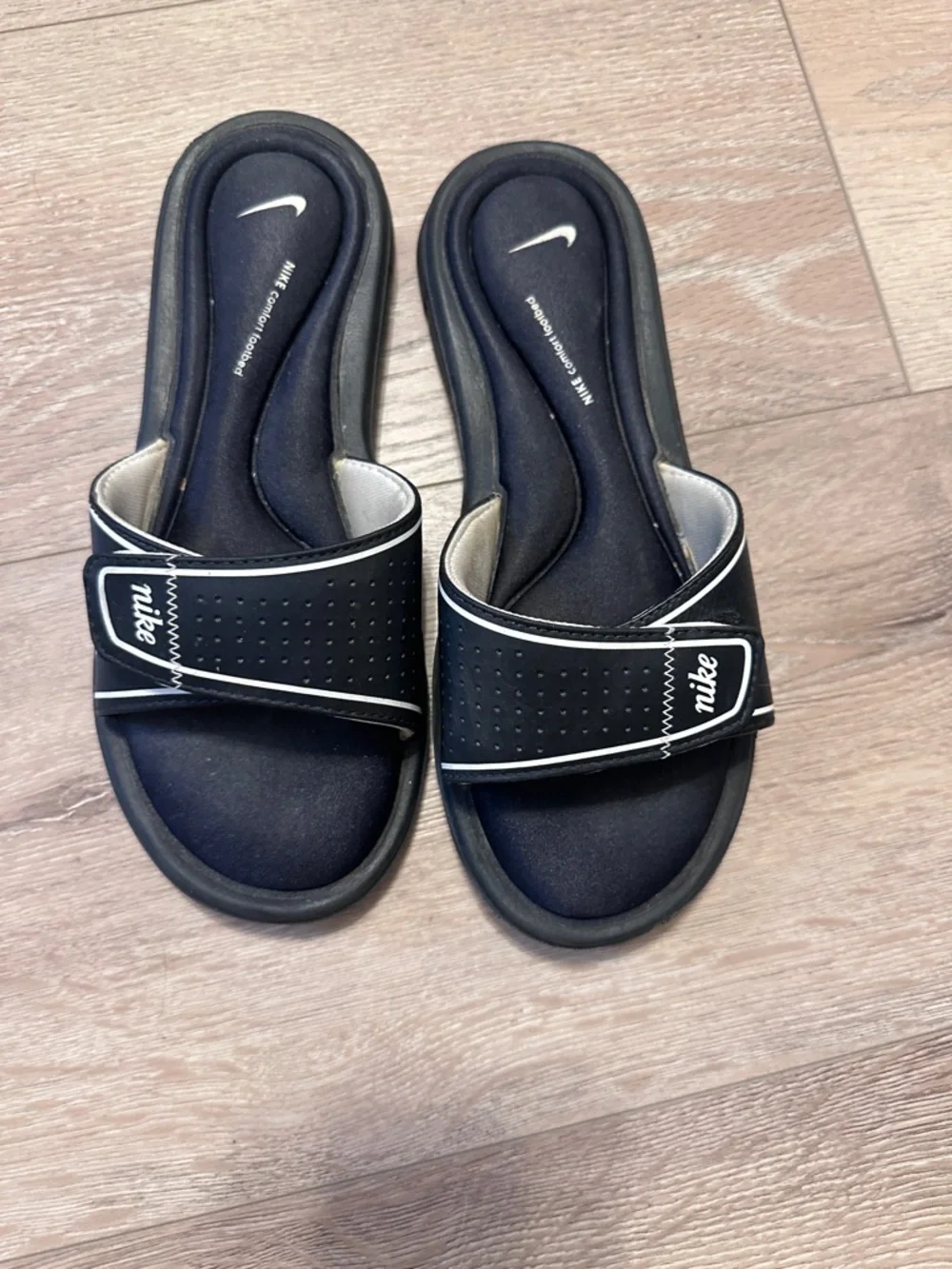 Nike Comfort Footbed Slide Sandals Black Women’s Size 8 - Picture 2 of 5